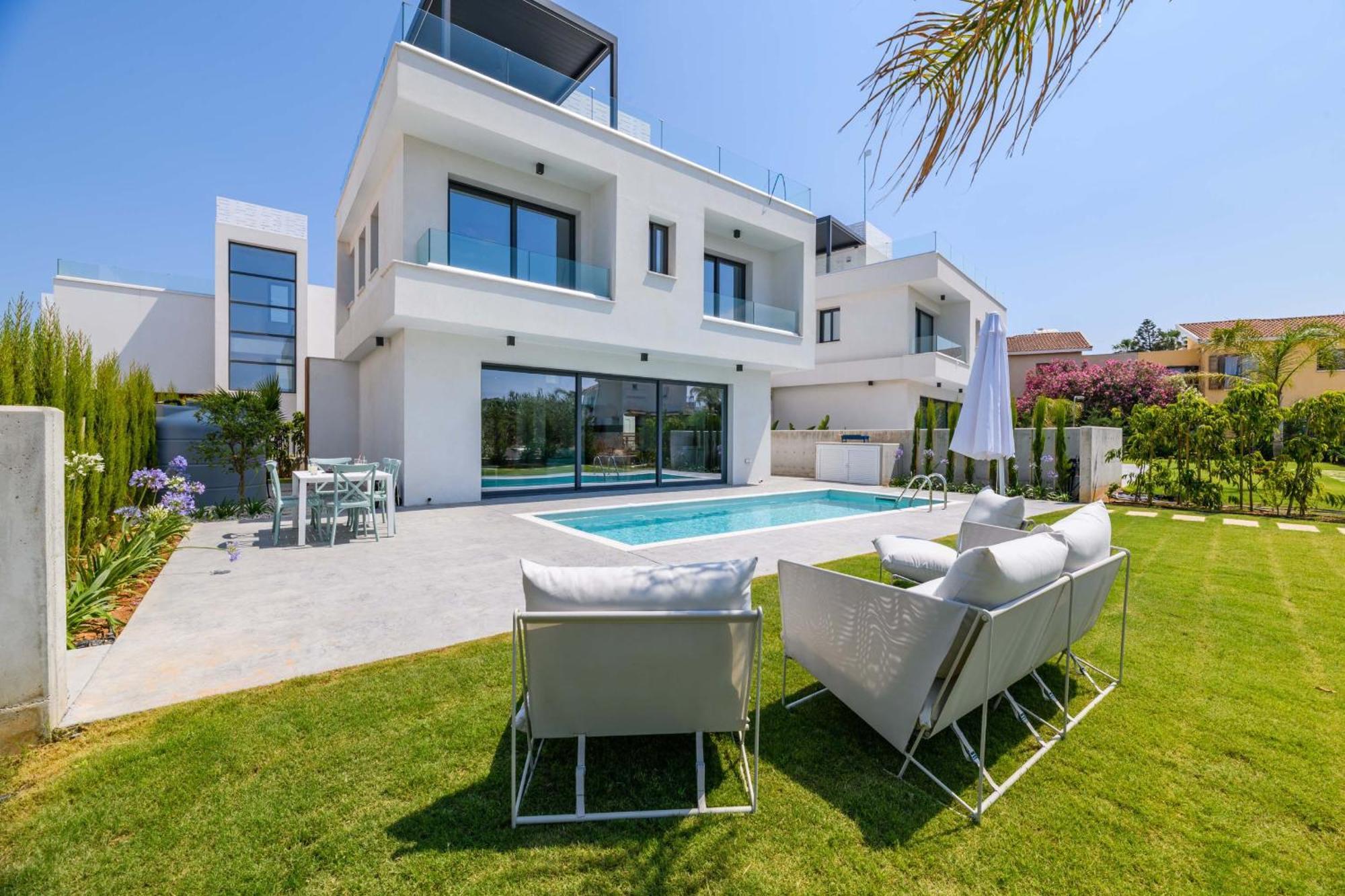 By The - Blue Topaz Villa Protaras